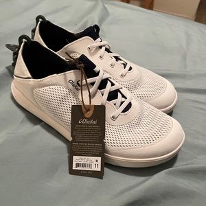 NEVER WORN Olukai shoes size 11